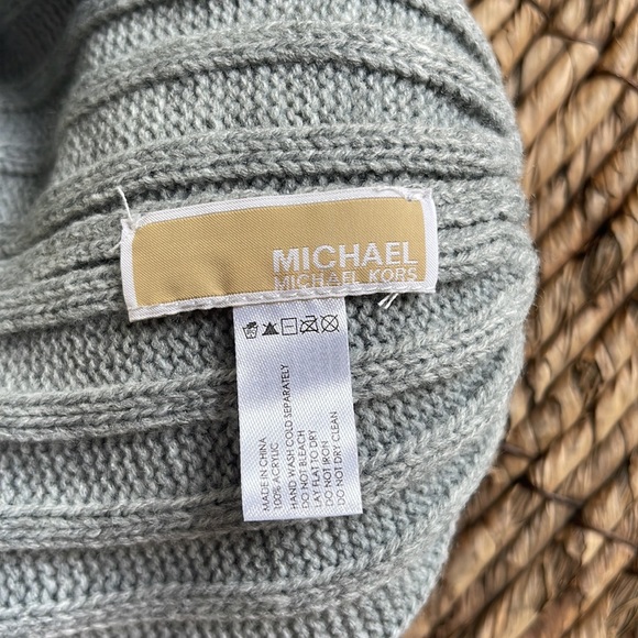 Michael Kora Cable Knit Beanie - Picture 5 of 5